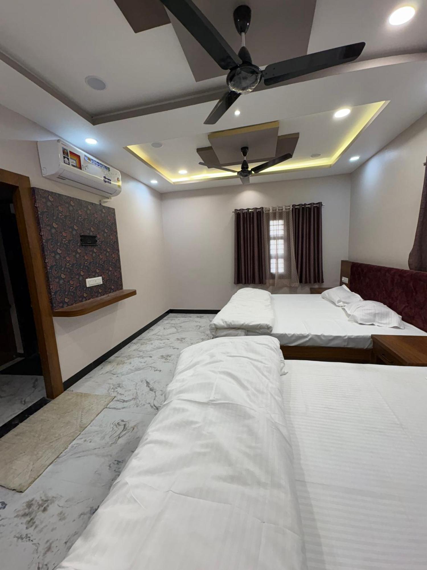 Shree Trilokeshwar Guest House Ujjain Exterior photo